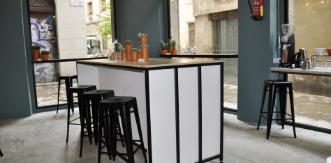 Taburetes Tolix para el Satan’s Coffee Corner